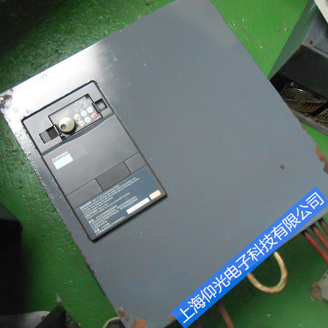 ����׃�l��A800ϵ�оS�޳�Ҋ(ji��n)���a FR-A840-01800-2-60 55KW�@ʾ��(b��o)������